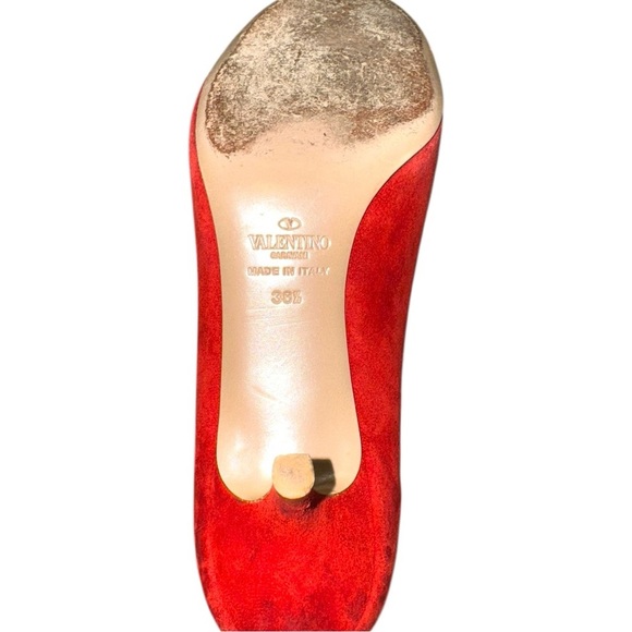 Vintage Valentino Garavani Red Suede Peep Toe Bow Pumps – Size 38.5 (US 8) - Picture 9 of 12
